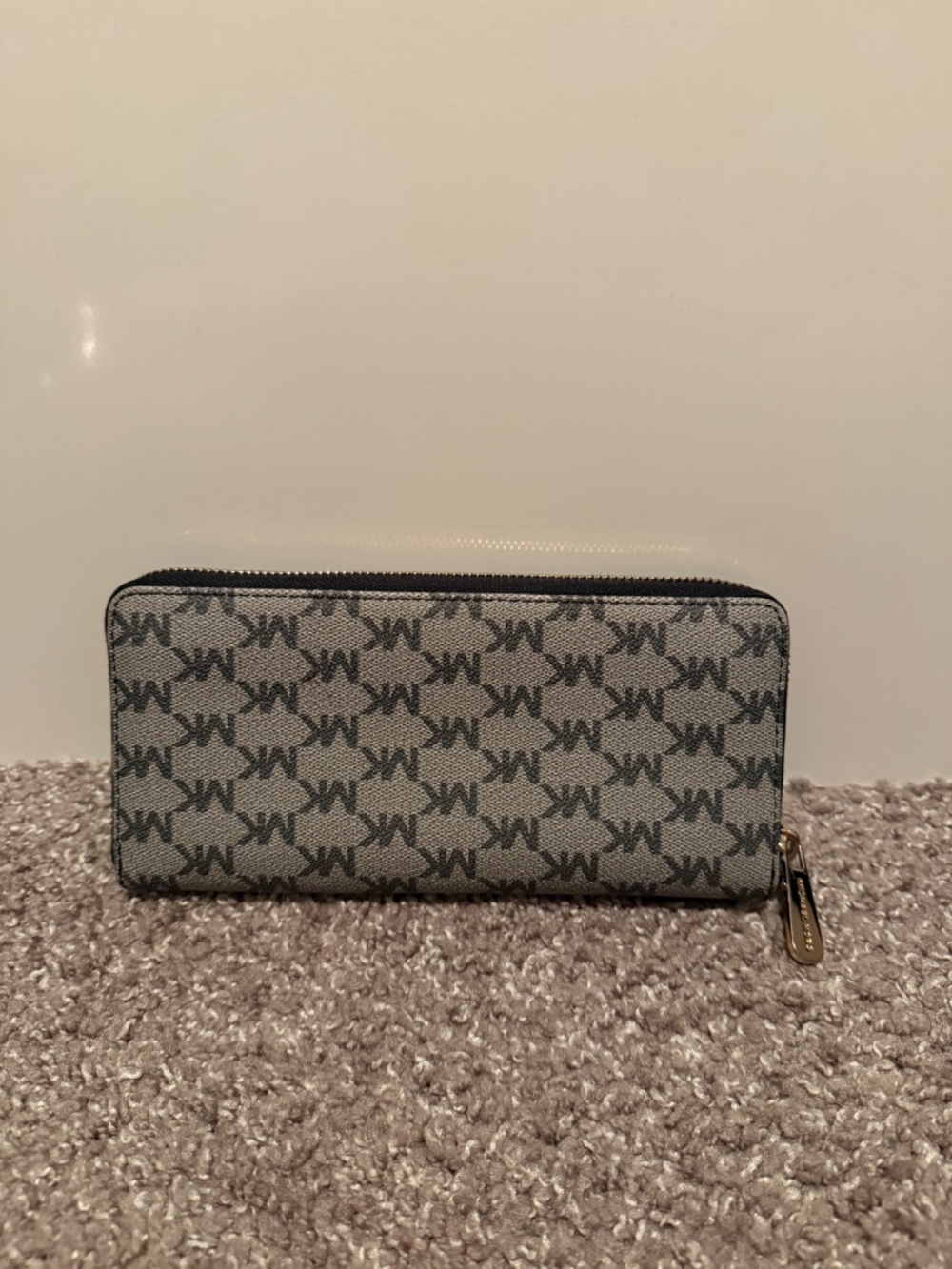 MK Signature Wallet - Picture 2 of 3